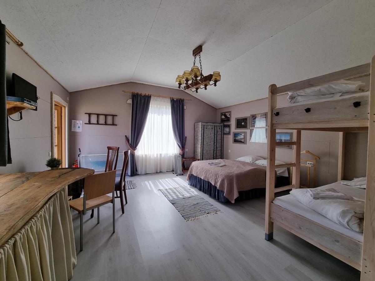 Viesu Nams Vecmuiza Hotel Tūja Eksteriør billede